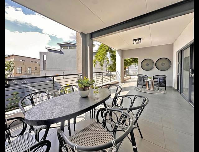 3 BEDROOM APARTMENT FOR SALE IN BRYANSTON